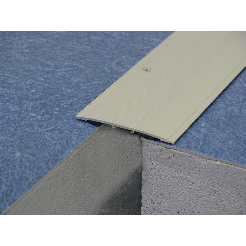 ANODIZADO ALIMENTO DE SOLO ANODIZADO Bordas chanfradas percebidas + adesivo 3000 x 100 mm. Descubra os melhores materiais hidráulicos e elétricos na Angola-Materiais.shop. Fornecemos produtos confiáveis para todas as suas necessidades de construção.