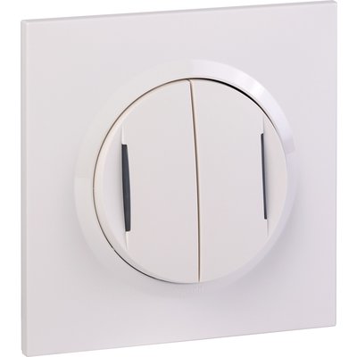 Legrand - Transmissor para fazer 5 funções de luz do One One entregues com placa quadrada branca e garras ref 600730. Sua visão, nossos materiais. Juntos, construímos o futuro. Angola-Materiais.shop.