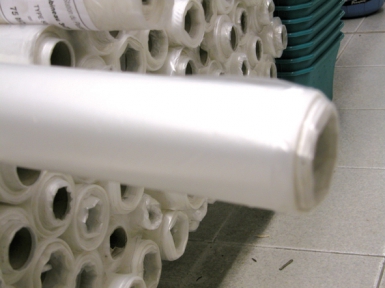 Filme de plástico tipo 300 - Ép. 95 microns - superfície 174 m2 - roll larg. 6 m x w 29 m. A evolução da construção começa aqui. Angola-Materiais.shop.