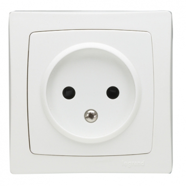 Saída de energia 2p 16a 250 v com eclips de proteção. Sua construção, nossa missão. Angola-Materiais.shop entrega em todo o país.